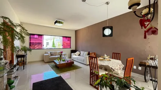Casa de Condomínio com 3 Quartos à venda, 200m² no Parque São Luís, Taubaté