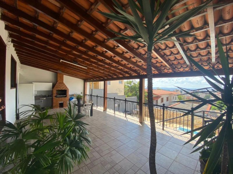 Casa com 4 quartos — Alto Caiçaras, Belo Horizonte