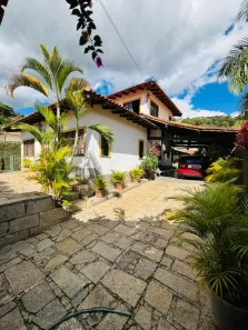 Casa com 4 Quartos para alugar, 283m² no Corrêas, Petrópolis