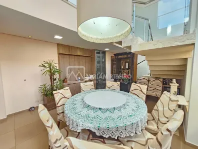 Sobrado com 4 Quartos à venda, 244m² no Esperança, Londrina