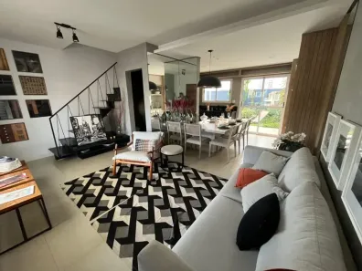 Sobrado com 3 Quartos à venda, 90m² no Piracangaguá II, Taubaté