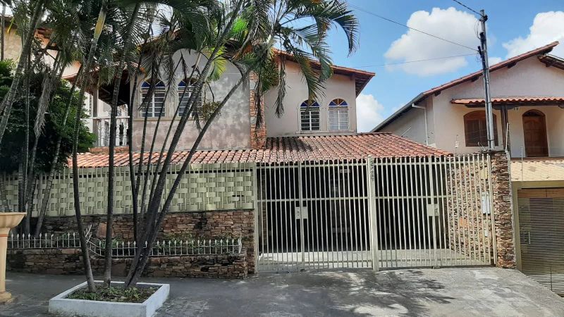 Casa com 4 quartos — Rio Branco, Belo Horizonte