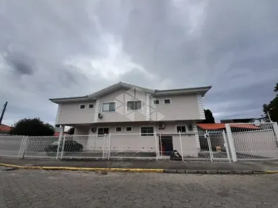 Apartamento com 2 Quartos para alugar, 75m² no Carianos, Florianópolis