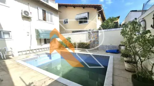 Casa com 6 Quartos à venda, 235m² no Marazul, Niterói