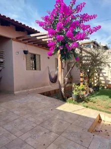 Casa com 3 Quartos à venda, 180m² no Parque Residencial Joaquim Toledo Piza, Londrina