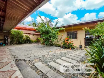 Casa com 3 Quartos à venda, 180m² no Petrópolis, Joinville