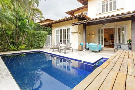 Casa de Condomínio com 4 Quartos para alugar, 693m² no Jardim Luzitânia, São Paulo