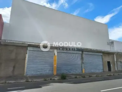 Ponto Comercial para alugar, 950m² no Nossa Senhora Aparecida, Uberlândia