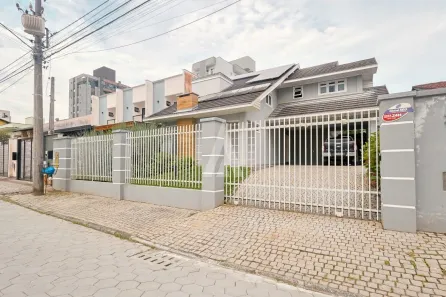 Sobrado com 4 Quartos à venda, 256m² no Costa e Silva, Joinville