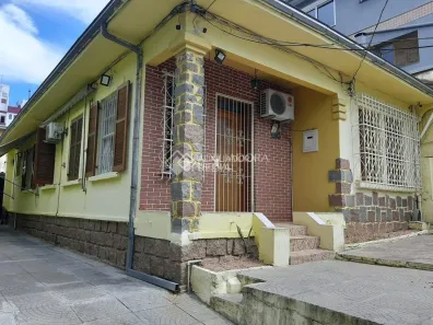Casa com 3 Quartos para alugar, 254m² no Santana, Porto Alegre