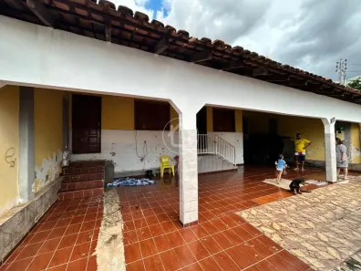 Casa com 2 Quartos à venda, 196m² no Araés, Cuiabá