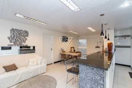 Casa com 4 Quartos à venda, 300m² no Orleans, Curitiba