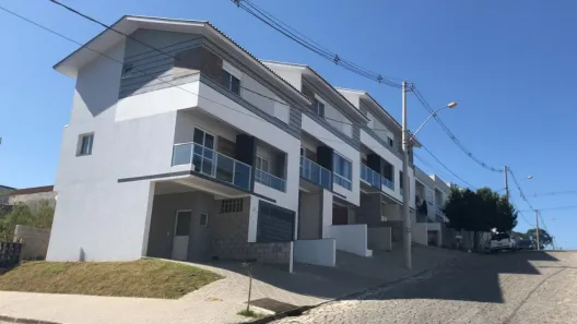 Sobrado com 2 Quartos à venda, 82m² no São Virgílio, Caxias do Sul