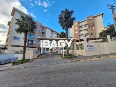 Apartamento com 2 Quartos para alugar, 64m² no Praia Comprida, São José