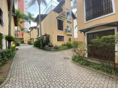Casa de Condomínio com 4 Quartos para alugar, 300m² no Santo Amaro, São Paulo