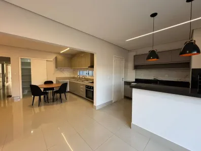 Casa de Condomínio com 4 Quartos para alugar, 220m² no Jardim Itália, Cuiabá