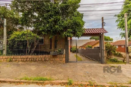 Casa com 4 Quartos à venda, 300m² no Espírito Santo, Porto Alegre