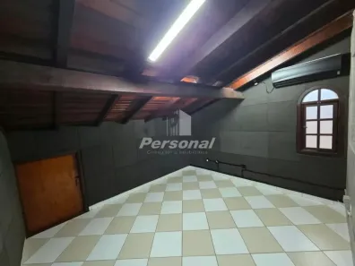 Sobrado com 4 Quartos para alugar, 250m² no Jardim Eulália, Taubaté