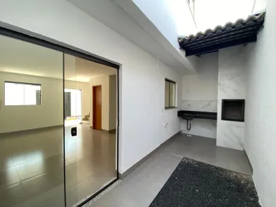 Casa com 3 Quartos à venda, 98m² no Santa Mônica, Uberlândia