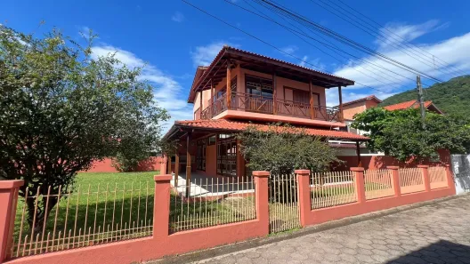 Casa com 3 Quartos à venda, 221m² no Armação do Pântano do Sul, Florianópolis