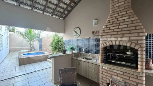 Casa com 4 Quartos à venda, 225m² no Jardim Karaíba, Uberlândia