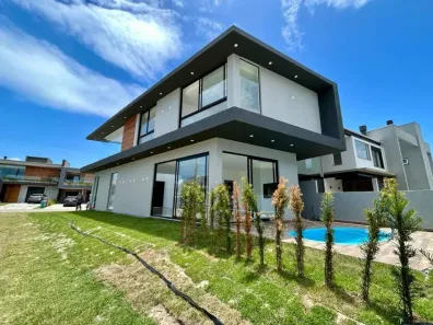 Casa de Condomínio com 4 Quartos à venda, 200m² no XANGRI-LÁ, Xangri-lá