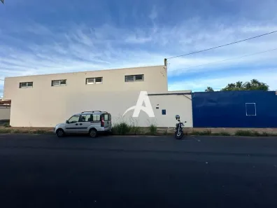 Galpão/Depósito/Armazém para alugar, 250m² no Nossa Senhora das Graças, Uberlândia
