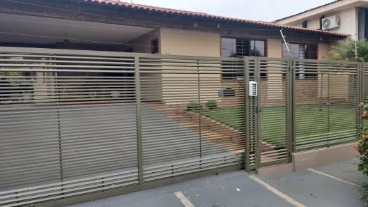 Casa com 3 Quartos à venda, 234m² no Parque Residencial Joaquim Toledo Piza, Londrina