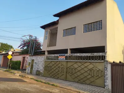 Casa com 5 Quartos à venda, 240m² no Feliz, Goiânia
