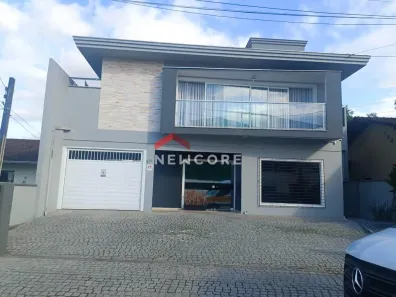 Casa com 4 Quartos à venda, 202m² no Anita Garibaldi, Joinville