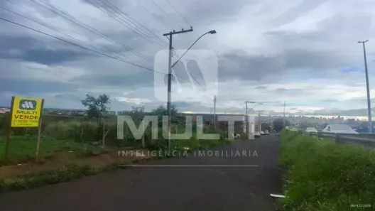 Lote/Terreno com 1 Quarto à venda, 768m² no Dona Zulmira, Uberlândia