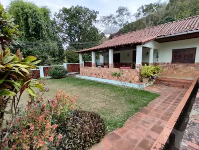 Casa com 3 Quartos à venda, 165m² no Pedro do Rio, Petrópolis