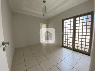 Casa com 3 Quartos à venda, 193m² no Santa Mônica, Uberlândia