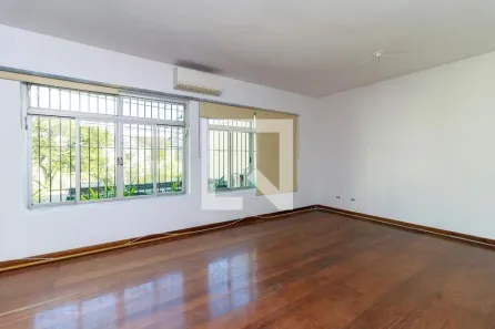 Casa com 3 Quartos à venda, 250m² no Vila Cordeiro, São Paulo