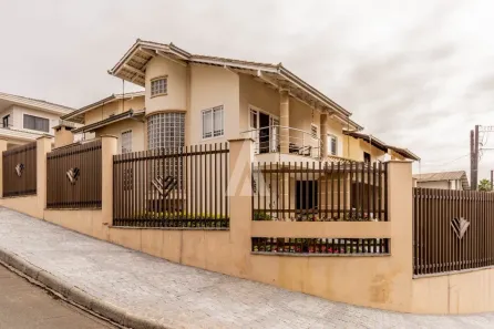 Sobrado com 4 Quartos à venda, 266m² no Costa e Silva, Joinville