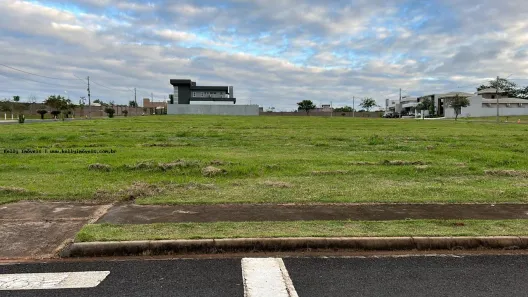 Lote/Terreno à venda, 450m² no Parque Residencial Mart Ville, Presidente Prudente