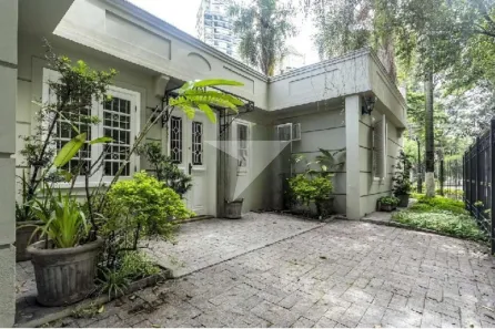 Casa com 8 Quartos à venda, 244m² no Ibirapuera, São Paulo