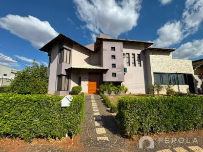 Sobrado com 4 Quartos à venda, 226m² no Jardins Madri, Goiânia