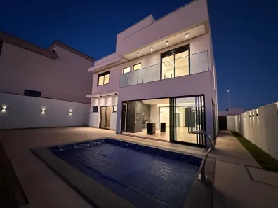 Sobrado com 3 Quartos à venda, 325m² no Granja Marileusa, Uberlândia
