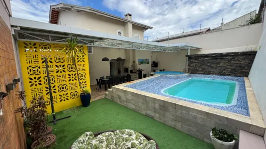 Sobrado com 3 Quartos à venda, 175m² no Iririú, Joinville