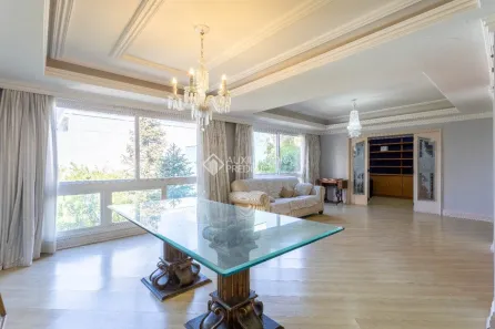 Apartamento com 3 Quartos para alugar, 224m² no Mont Serrat, Porto Alegre