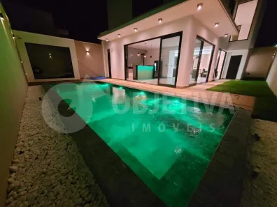 Casa com 3 Quartos à venda, 224m² no Grand Ville, Uberlândia