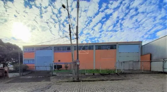 Prédio Comercial para alugar, 366m² no Santa Lúcia, Caxias do Sul