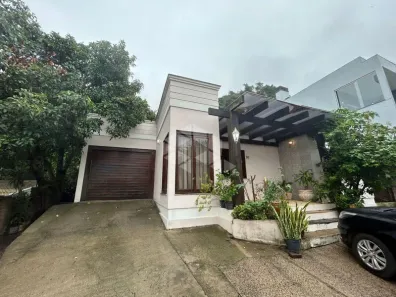 Casa com 3 Quartos para alugar, 177m² no Santo Inácio, Santa Cruz do Sul