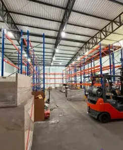 Galpão/Depósito/Armazém com 5 Quartos para alugar, 900m² no Vila Anastácio, São Paulo
