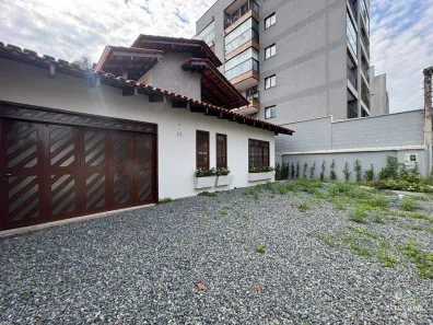 Casa com 5 Quartos para alugar, 210m² no Anita Garibaldi, Joinville