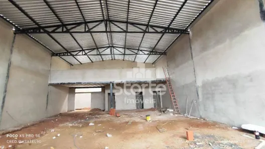 Galpão/Depósito/Armazém para venda ou aluguel, 322m² no Marta Helena, Uberlândia