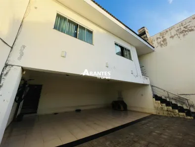 Sobrado com 3 Quartos à venda, 390m² no Osvaldo Rezende, Uberlândia