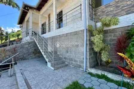 Casa com 3 Quartos para alugar, 110m² no Morro das Pedras, Florianópolis