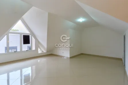 Sobrado com 3 Quartos à venda, 124m² no Uberaba, Curitiba